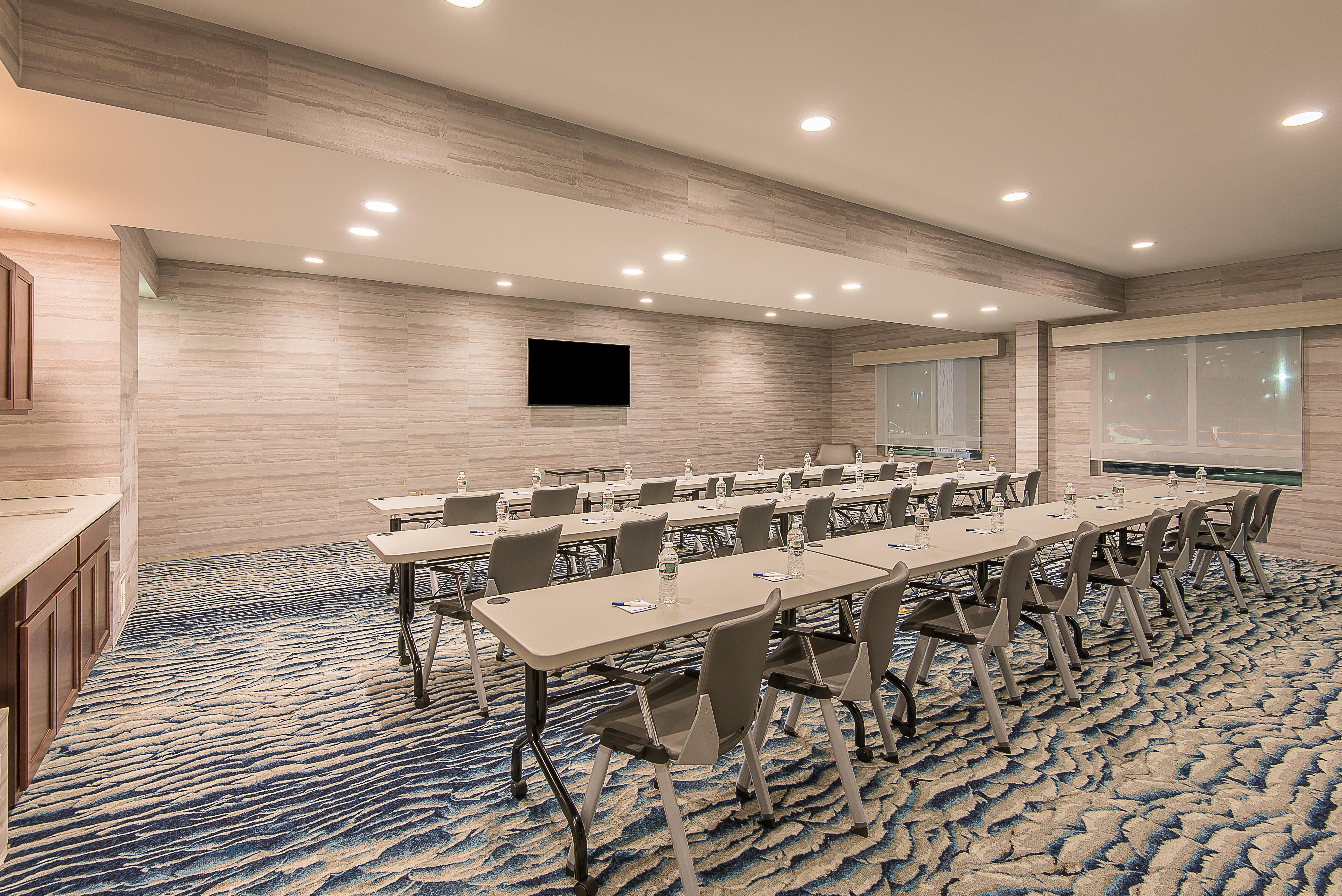 Holiday Inn Express & Suites Norwood, An Ihg Hotel Екстер'єр фото